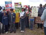 Pincess_Vlei_Protest_Kids_Placards_13-09-2009_IMG_0345
